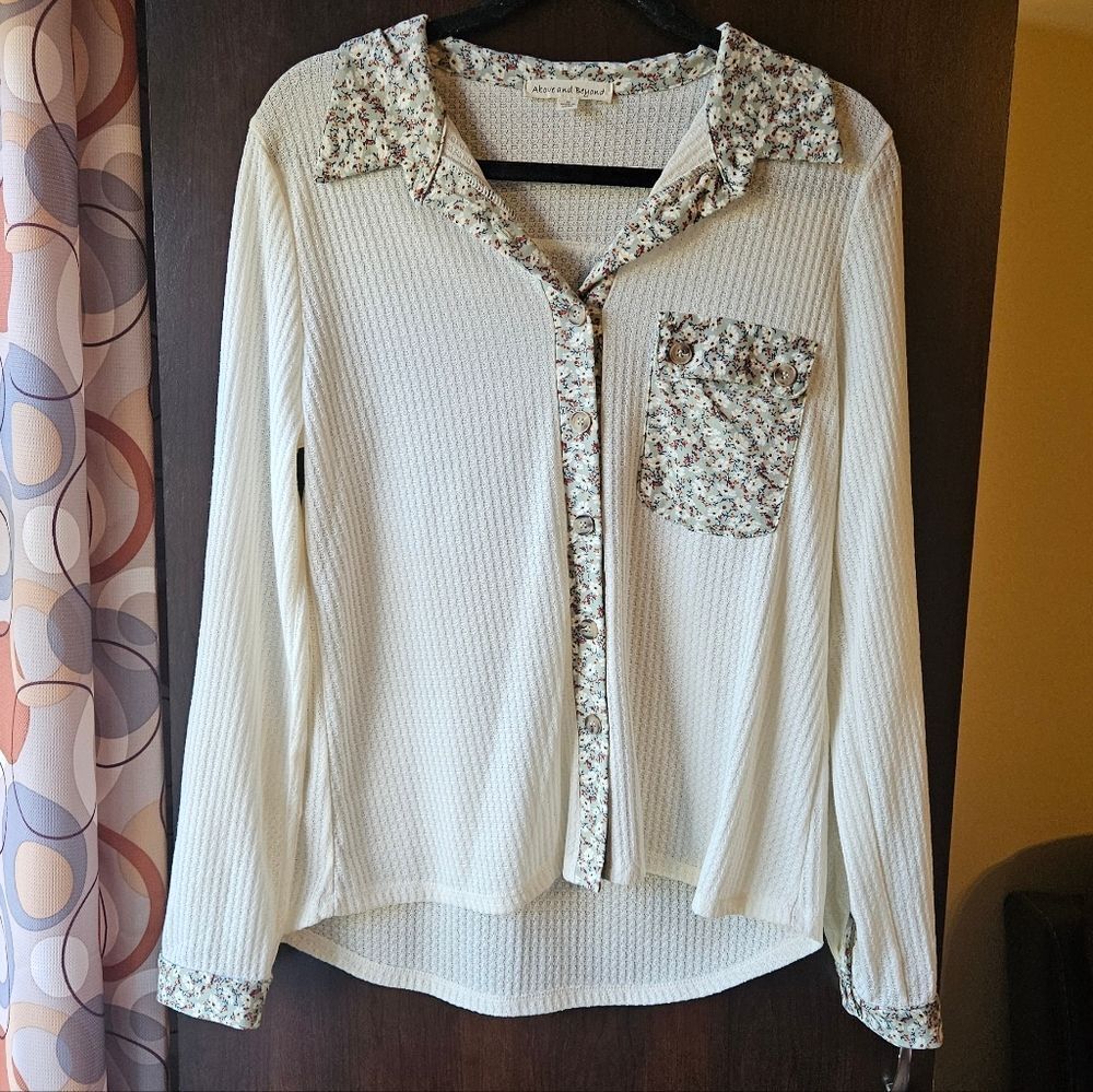 Above and Beyond Floral Trim Cream Blouse Size Medium